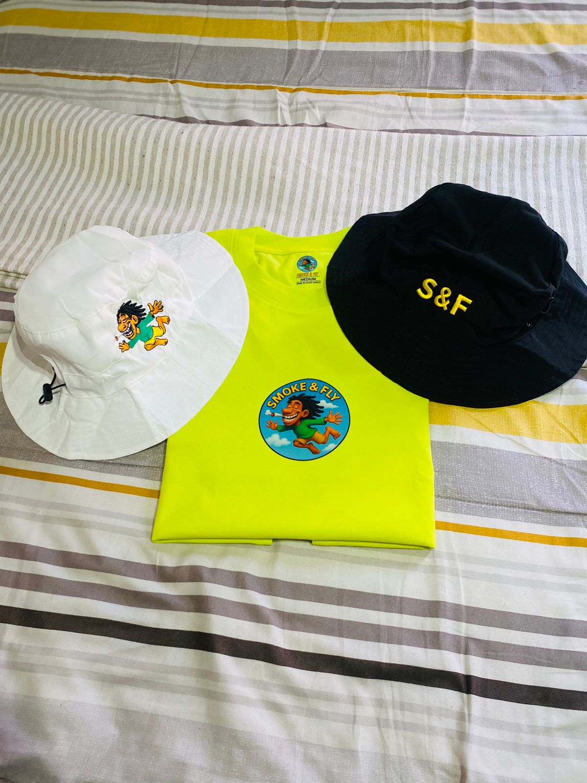 Smoke & Fly Bucket Hat – Premium Cartoon Streetwear Hat (Unisex)