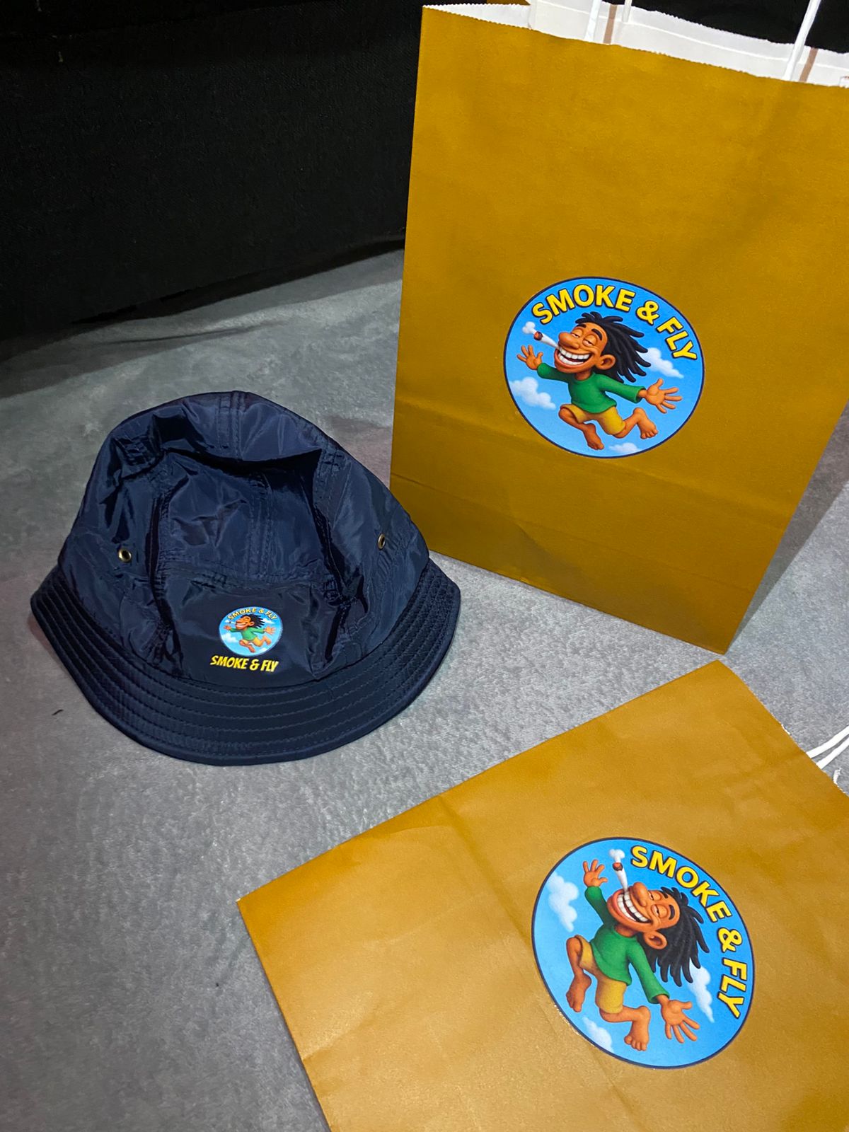 Smoke & Fly Bucket Hat – Premium Cartoon Streetwear Hat (Unisex)